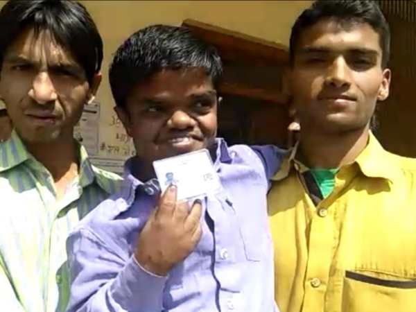 पेशे से बुनकर हैं मेराज