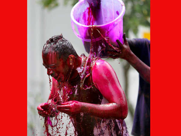 नाखूनों पर नेल पॉलिश 