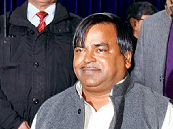  गायत्री प्रजापति