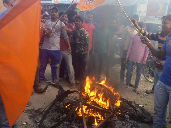 जला दिया चुनाव चिन्ह