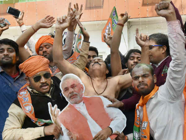 लोगों ने मोदी का साथ दिया