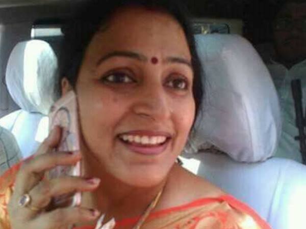 मेजा - नीलम करवरिया