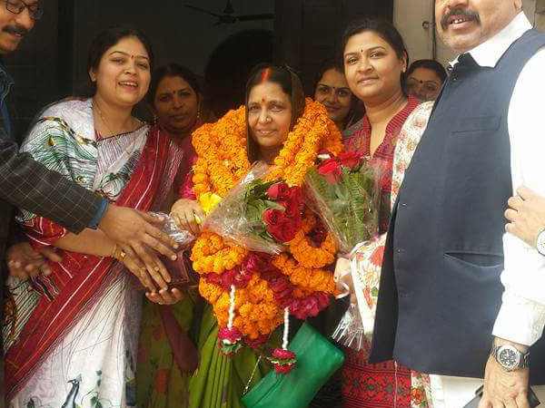 हंडिया में उलझ गई अद