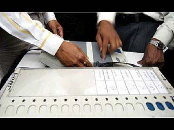 चुनाव आयोग ने ईवीएम से चुनाव के बारे में कब सोचा?