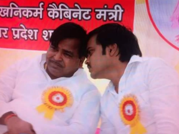 लग्जरी गाड़ियों से चलने वाले गायत्री कभी 'फ्रीडम' बाइक से चलते थे 