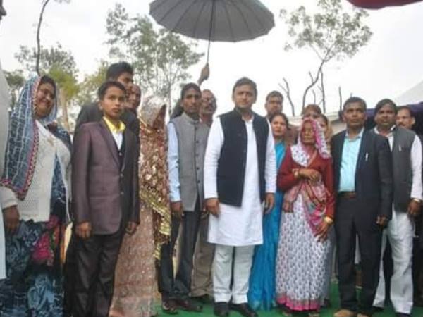 गायत्री का राजनीतिक सफर का इतिहास कुछ इस तरह है