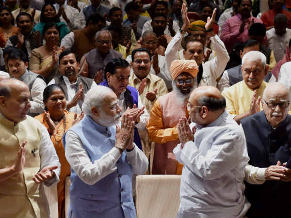 छात्रों पर भी पार्टी की नजर