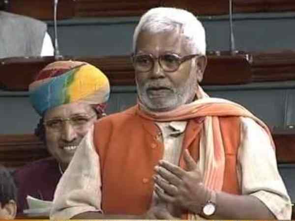 समाजवादी नेता के तौर शुरू की थी राजनीति