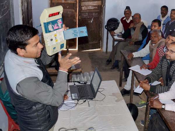 चुनाव आयोग क्यों भरोसा करता है ईवीएम पर?