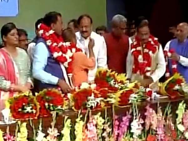 रविवार को लखनऊ के स्मृति उपवन में शपथ ग्रहण