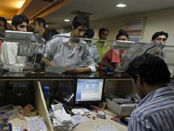 बैंक खाते से अपने आप कट गए पैसे बैंक खाते से अपने आप कट गए पैसे