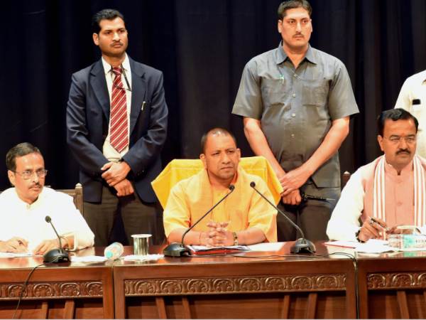 मंदिर में गायों की देखभाल करने वाला भी है मुस्लिम