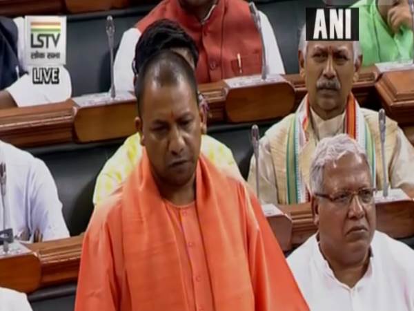 2. 'मैं राहुल और अखिलेश के बीच में आ गया'