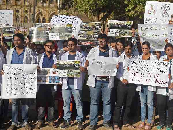 मुंबई में रेजीडेंट डॉक्टर हैं हड़ताल पर