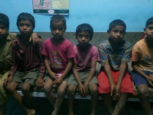 10 एंबुलेंस से लाए गए बीमार बच्चे