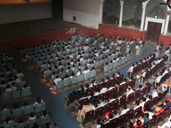 लार्ड माउंटबेटन आते थे रीगल