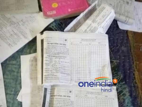 हाईस्कूल की परीक्षा में हो रही थी नकल