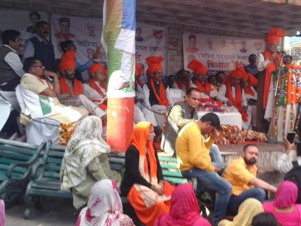 कांग्रेस डूबता जहाज है: धूमल