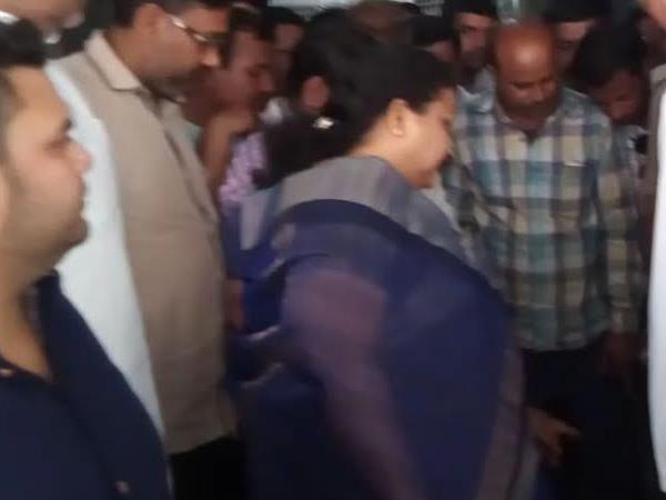 जब मंत्री का पारा हुआ गरम