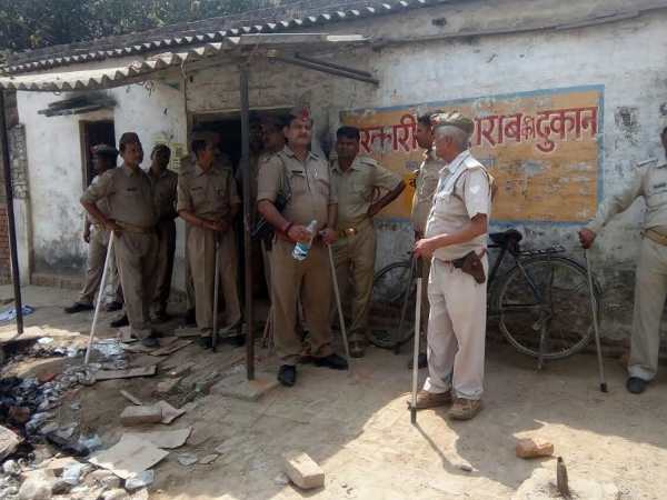 शराब की दुकानों पर ताला लगाने की मांग
