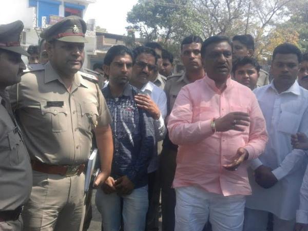 मौके पर पहुंच राज्यमंत्री और सांसद