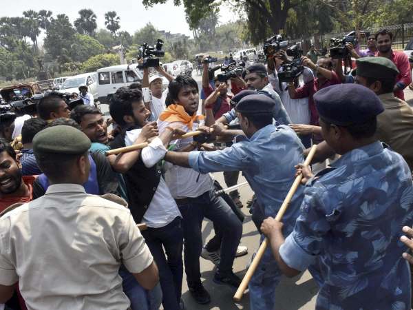 गर्दनीबाग इलाके में सांसद समर्थकों का बवाल