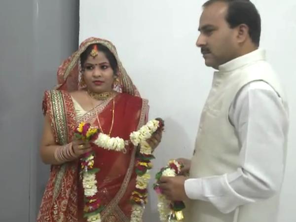 'एंटी रोमिया दस्ता बेवजह कर रहा परेशान' 'एंटी रोमिया दस्ता बेवजह कर रहा परेशान'