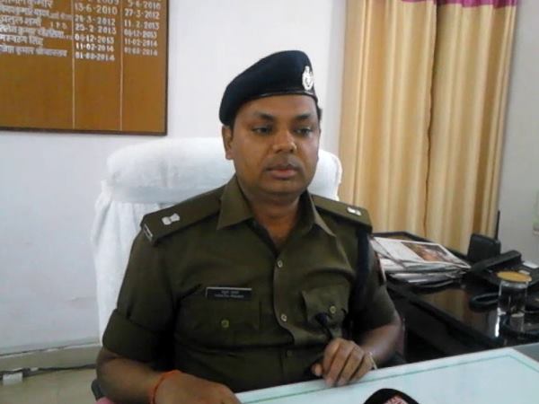 पड़ोसी के घर गई महिला नहीं लौटी, खेत में मिली अर्द्धनग्न लाश