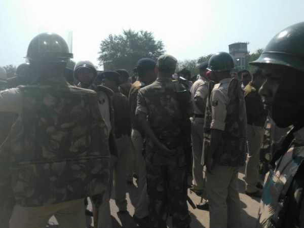 पुलिस हिरासत में हुई युवक की मौत, लोगों ने फूंक दिया थाना