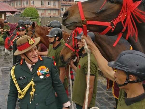 आर्मी चीफ बिपिन रावत को नेपाली सेना का जनरल रैंक + 7 घोड़े आर्मी चीफ बिपिन रावत को नेपाली सेना का जनरल रैंक + 7 घोड़े