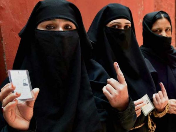 भाजपा ने चुनाव आयोग से कहा-बुर्का पहन कर वोट डालने वाली महिलाओं की वोटर आइडी चेक की जाए भाजपा ने चुनाव आयोग से कहा-बुर्का पहन कर वोट डालने वाली महिलाओं की वोटर आइडी चेक की जाए