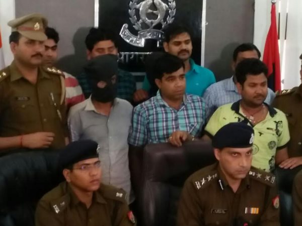 मोहब्बत की नगरी में पैसों के लिए भाई ने करवाया भाई का खून