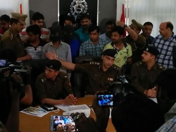 मोहब्बत की नगरी में पैसों के लिए भाई ने करवाया भाई का खून