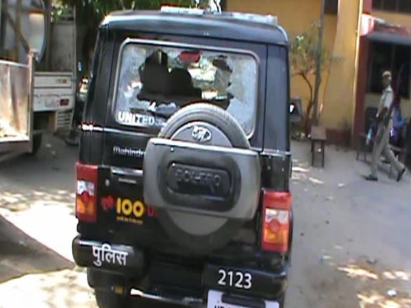 बुलंदशहरः गोवंश के अवशेषों पर भड़के ग्रामीण, SO की कर दी पिटाई, मामले में तीन पुलिसवाले सस्पेंड