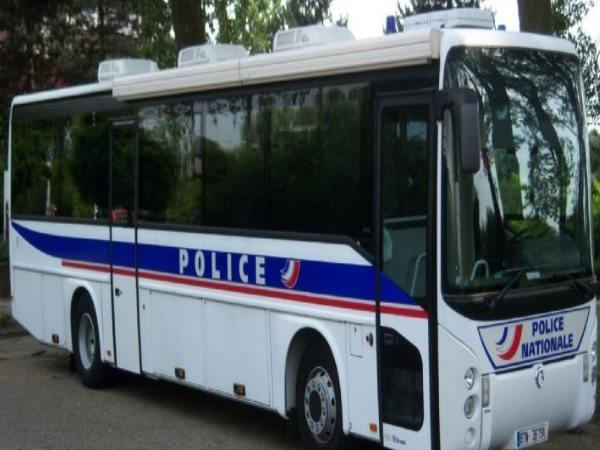 बहराइच: पुलिस जवानों से भरी बस पलटी, दर्जनों पुलिसकर्मी घायल, 5 की हालत नीजुक बहराइच: पुलिस जवानों से भरी बस पलटी, दर्जनों पुलिसकर्मी घायल, 5 की हालत नीजुक