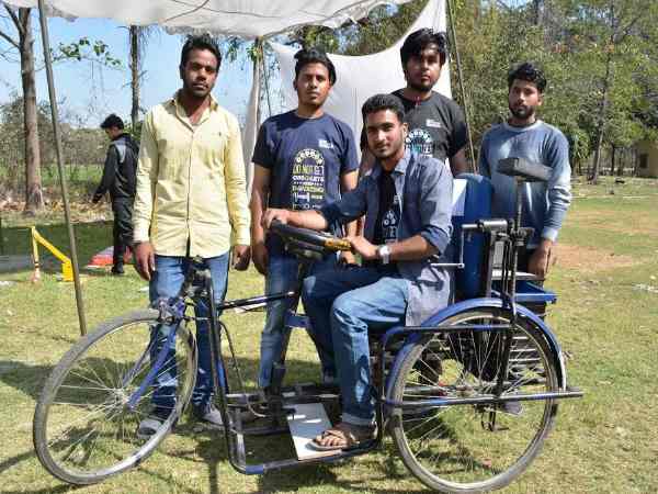 मोदी के काशी में दिव्यांग भी ले सकेंगे कार का लुत्फ, योगी के गोरखपुर में छात्रों ने किया कारनामा