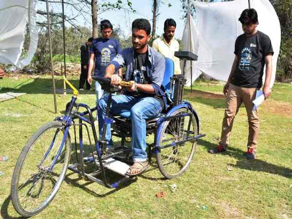 मोदी के काशी में दिव्यांग भी ले सकेंगे कार का लुत्फ, योगी के गोरखपुर में छात्रों ने किया कारनामा