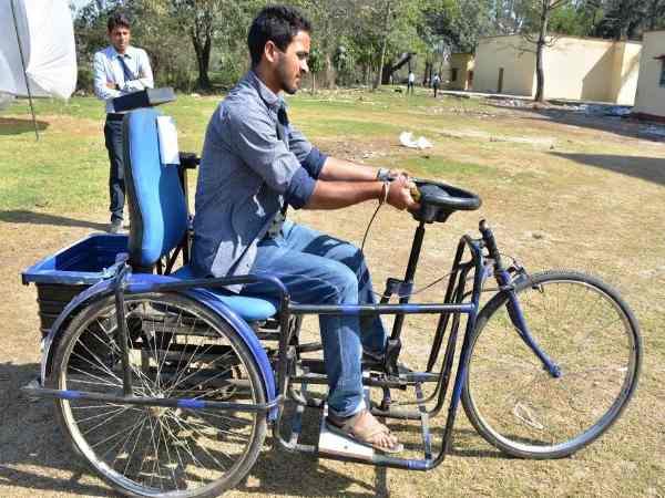 मोदी के काशी में दिव्यांग भी ले सकेंगे कार का लुत्फ, योगी के गोरखपुर में छात्रों ने किया कारनामा