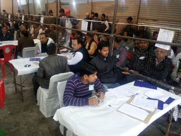 UP COUNTING LIVE: देखिए तस्वीरों में मतगणना और रिजल्ट