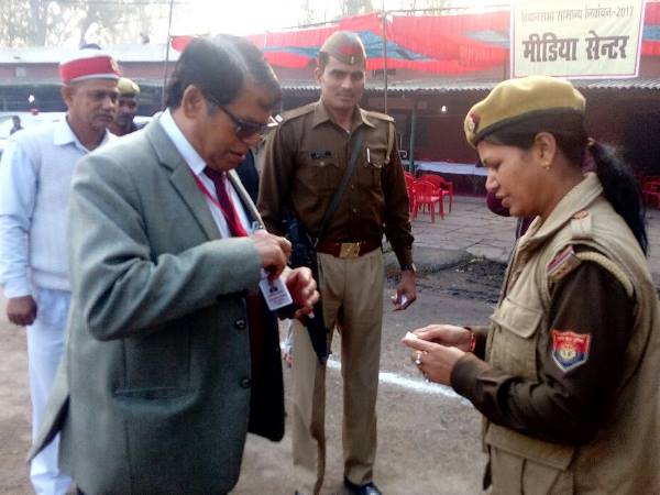 UP COUNTING LIVE: देखिए तस्वीरों में मतगणना और रिजल्ट