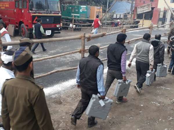 UP COUNTING LIVE: देखिए तस्वीरों में मतगणना और रिजल्ट