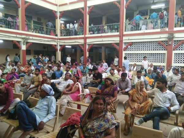 मोदी की काशी में स्टूडेंट-डॉक्टर आमने-सामने, ठप पड़ा मरीजों का इलाज