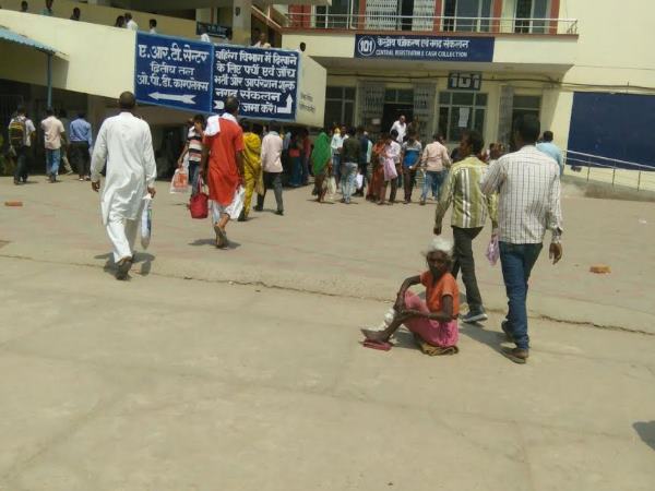 मोदी की काशी में स्टूडेंट-डॉक्टर आमने-सामने, ठप पड़ा मरीजों का इलाज