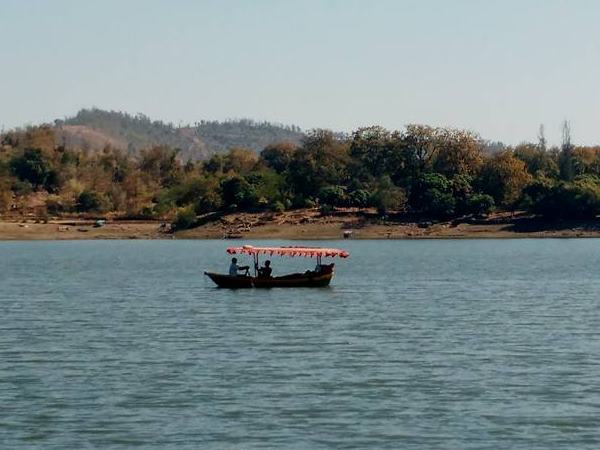 बोट की पहली सवारी पर निकले 25 रिश्तेदार, झील में हुई अनहोनी बोट की पहली सवारी पर निकले 25 रिश्तेदार, झील में हुई अनहोनी