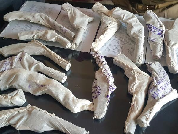 एटा में नाले अवैध से हथियारों का बड़ा जखीरा बरामद