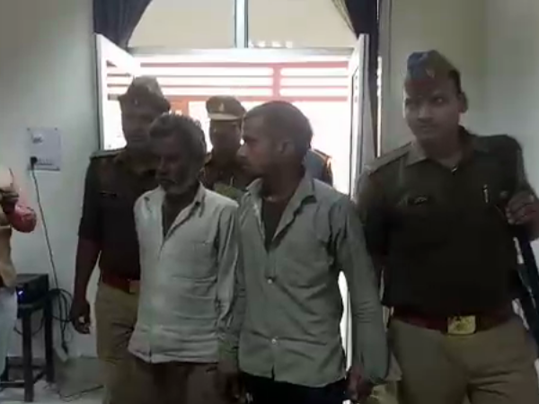 शिवपाल यादव गढ़ में डबल मर्डर,मां बेटी को फावड़े से काटा शिवपाल यादव गढ़ में डबल मर्डर,मां बेटी को फावड़े से काटा