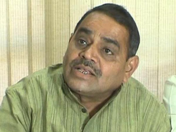 वाराणसी में भी उठा EVM जांच का सवाल, विरोधियों ने SC में अपील करने की दी धमकी