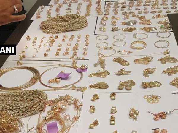 गोवा इंटरनेशनल एयरपोर्ट पर मिला 73 लाख का 3 किलो सोना गोवा इंटरनेशनल एयरपोर्ट पर मिला 73 लाख का 3 किलो सोना