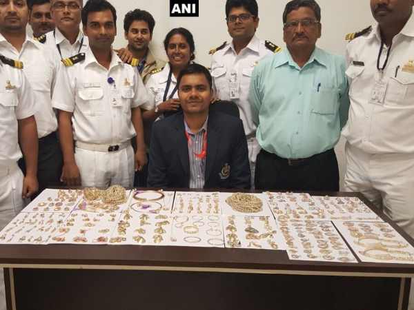 गोवा इंटरनेशनल एयरपोर्ट पर मिला 73 लाख का 3 किलो सोना गोवा इंटरनेशनल एयरपोर्ट पर मिला 73 लाख का 3 किलो सोना