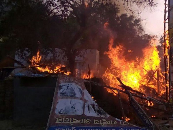 जवाहर बाग काण्ड: अखिलेश सरकार को झटका हाईकोर्ट ने दिये सीबीआई जांच के आदेश